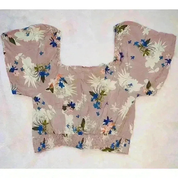 Women’s Aeropostale flower pattern top - Picture 4 of 4